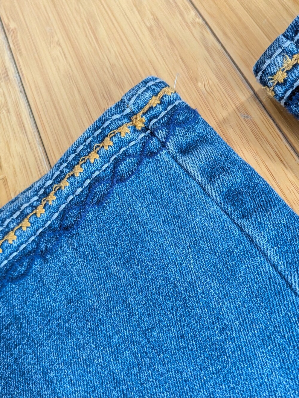 Driftwood Blue Jeans, Bootcut, Embroidered, Like New, Kelly, Waist 27 - Picture 10 of 13